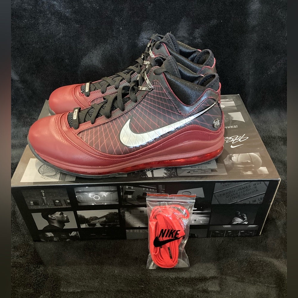 Nike Lebron 7 Qs Shoes - NEVER WORN!